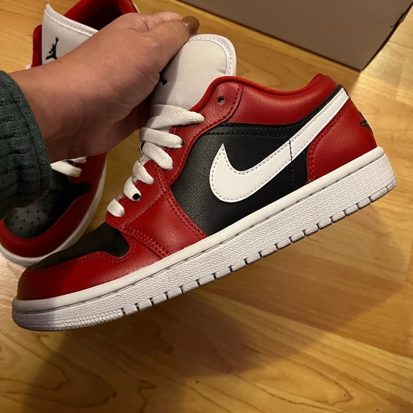 Women’s Air Jordan 1 Low - Picture 5 of 10